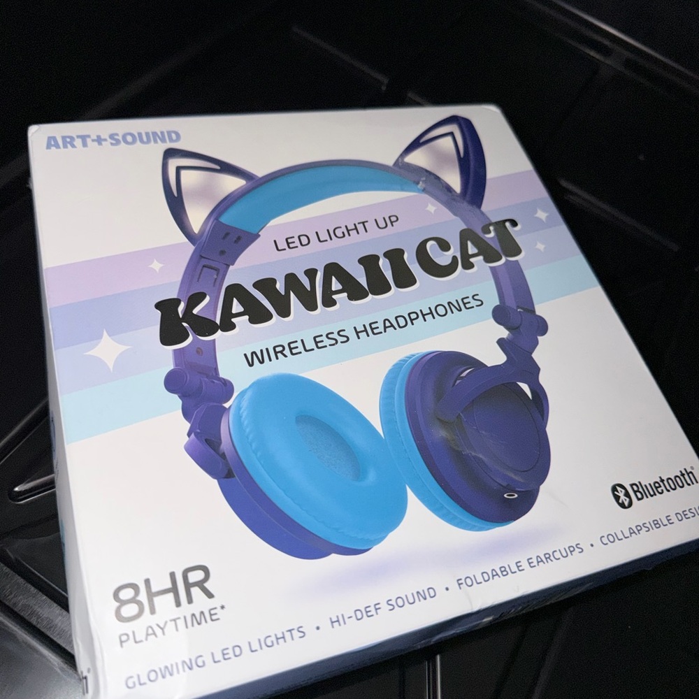 Kawaii Cat Wireless Headphones with LED Lights - Picture 2 of 6